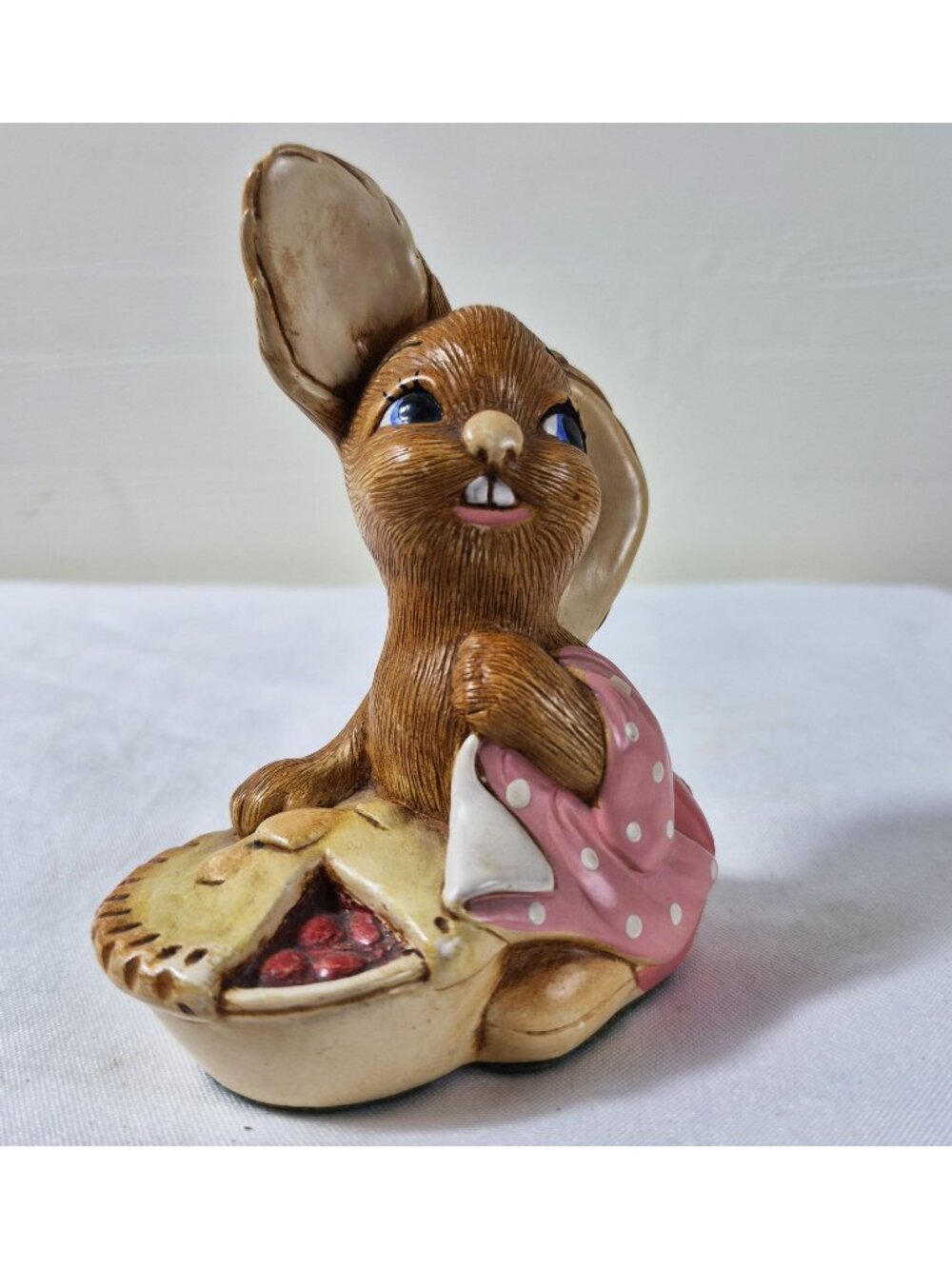 Vintage Pendlefin Pieface Rabbit Cherry Pie 4" Figurine England 1966